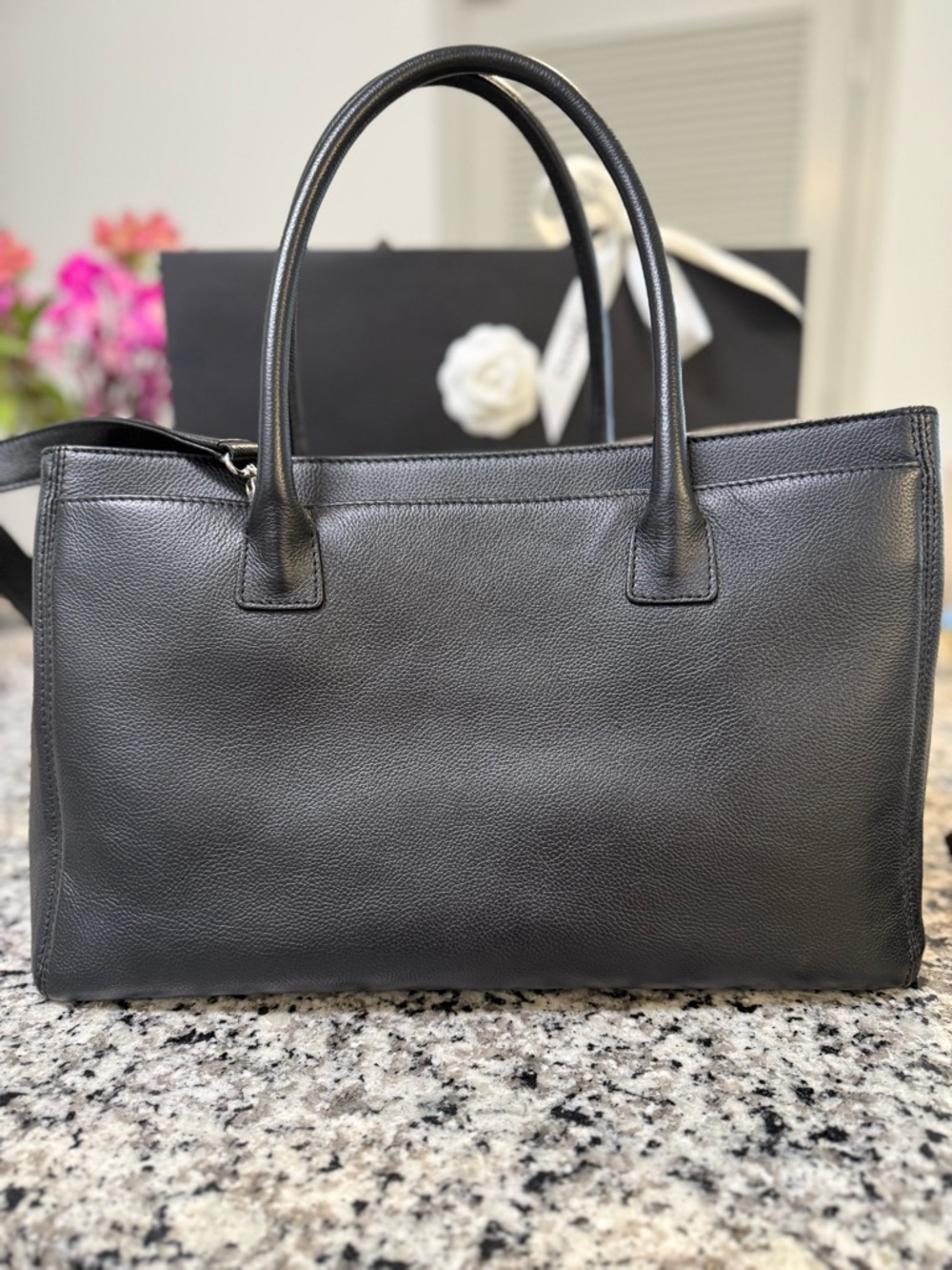 CHANEL Medium Executive Cerf Tote shopper caviar leather - Picture 4 of 16